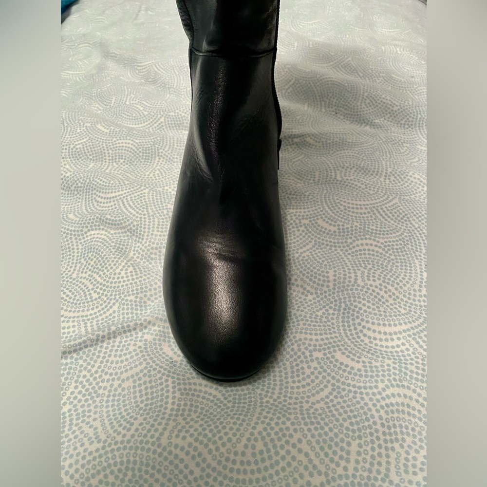 Never worn! Genuine Leather, made in Italy